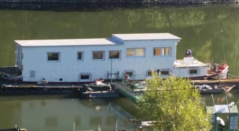 80 m&sup2; Hausboot