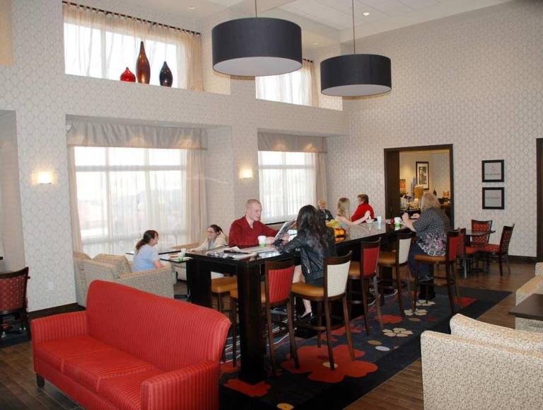Hampton Inn & Suites by Hilton Lethbridge — photo 5
