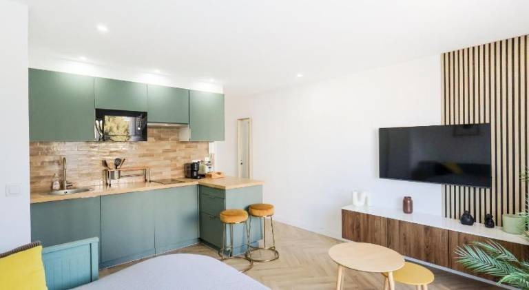 Rental apartment with patio | Next to Promenade des Anglais in Saint-Laurent-du-Var