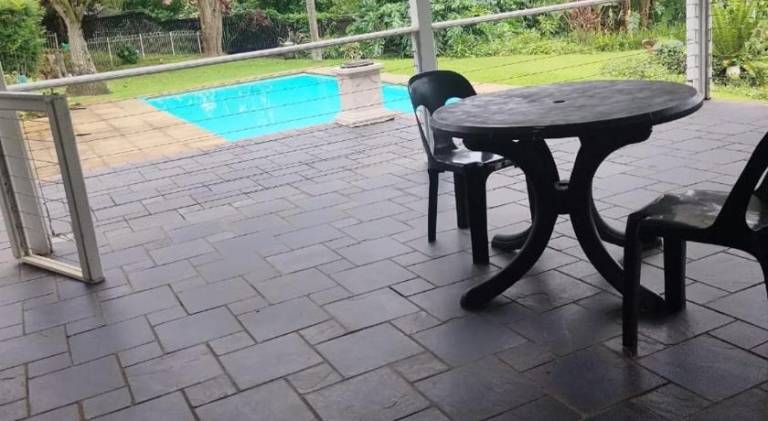 J & J Paradise Guest House