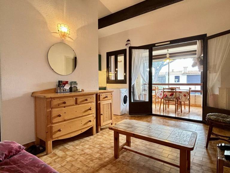 Holiday apartment with pool — photo 5