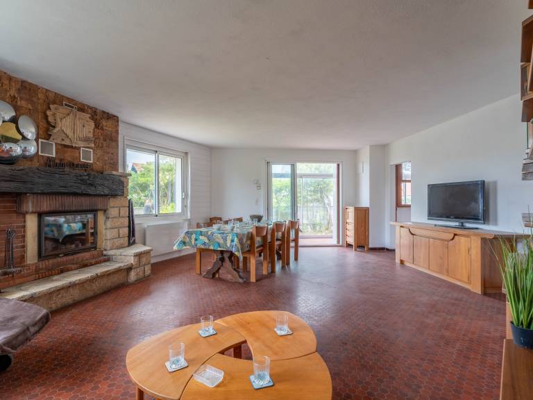 Charming 5-Person House Near Beach with Surf Lessons & Boat Rentals - Parking & Wifi Included — photo 4