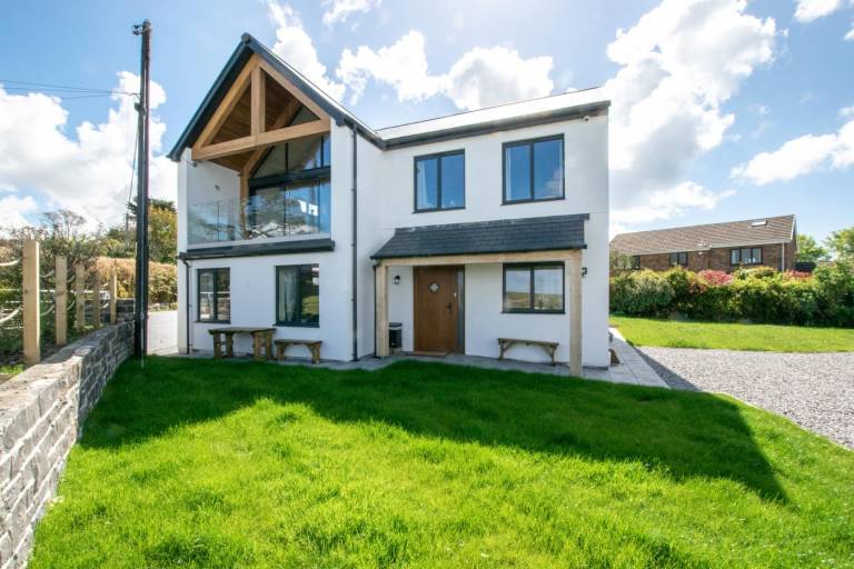 Family-friendly charming cottage with yard | Dogs allowed in Swansea