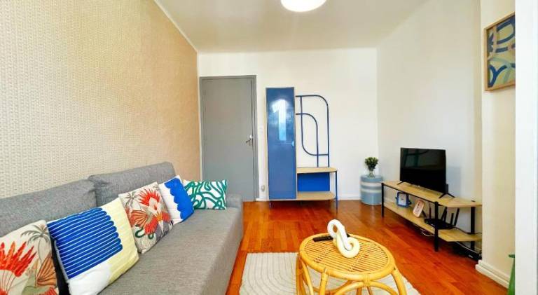 Apartment with 2 rooms for 8 persons in Lyon