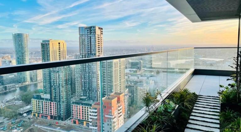 2 Bedrm Apartment Wrap Balcony Spa Gym Pool Sauna — photo 4