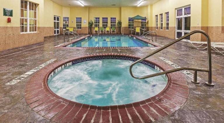 La Quinta Inn & Suites by Wyndham Eastland — photo 5