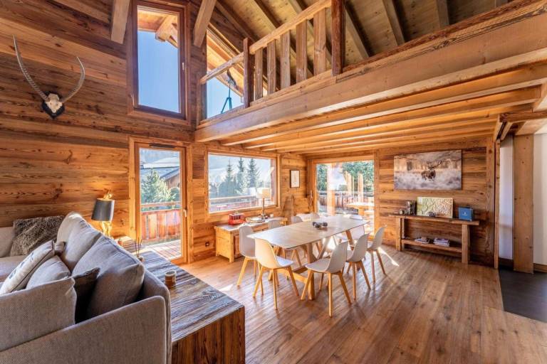 Chalet, 350m from shops, 2nd floor, terrace, fireplace or stove, parking, tv, 200m², Combloux — photo 4