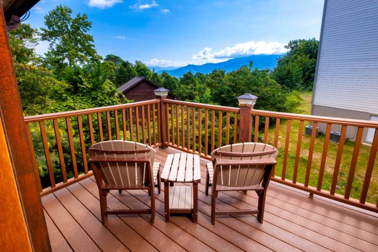 Family-oriented charming cabin with pool, hot tub & BBQ | Mountain view | Pets allowed — photo 2