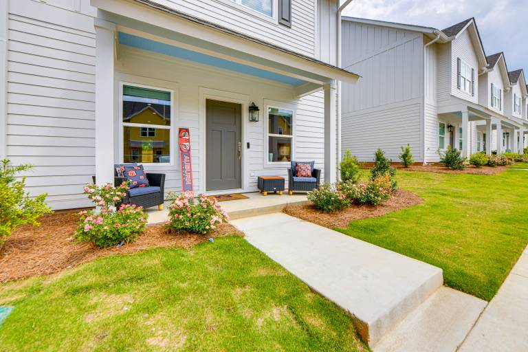 4 Mi to Auburn University: Townhome w/ Fenced Yard in Opelika, AL