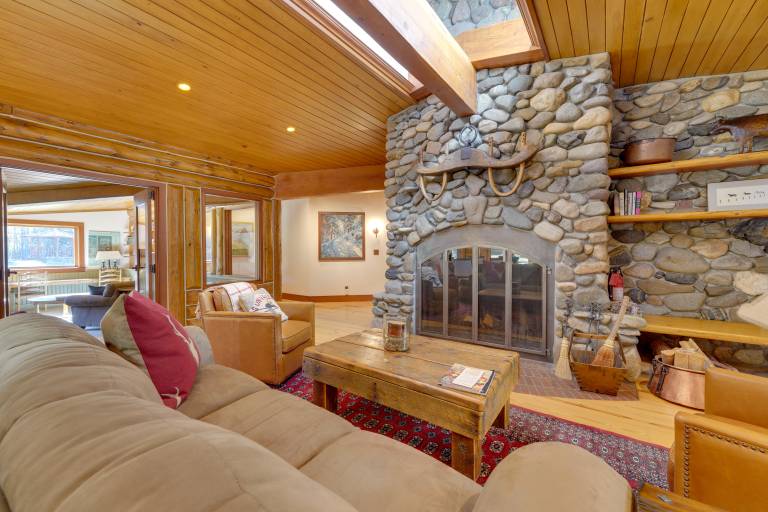 Sun Valley Log Home w/ Hot Tub & Mtn Views! — photo 5