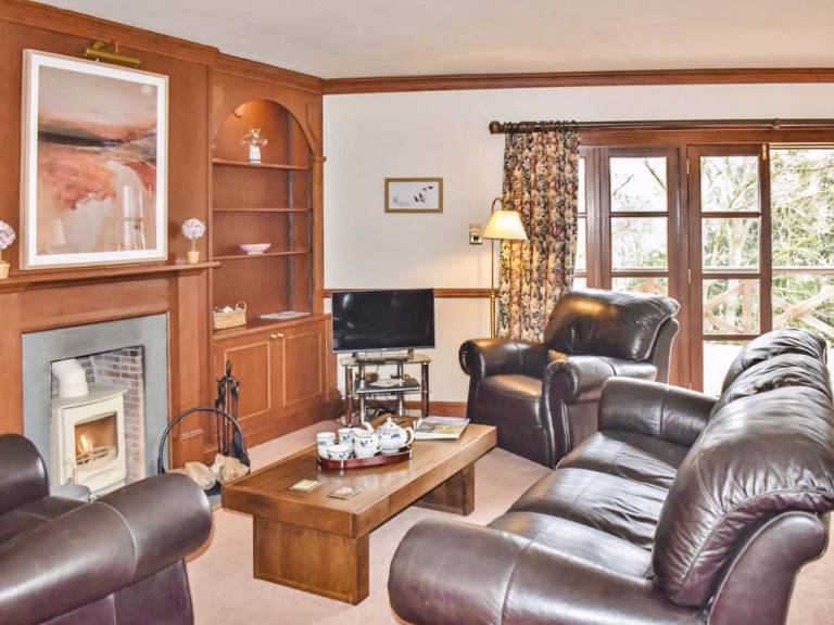 Children-friendly lovely cottage with BBQ & yard | River view | Pet-friendly — photo 2