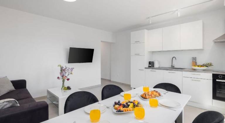 Holiday apartment with patio — photo 2