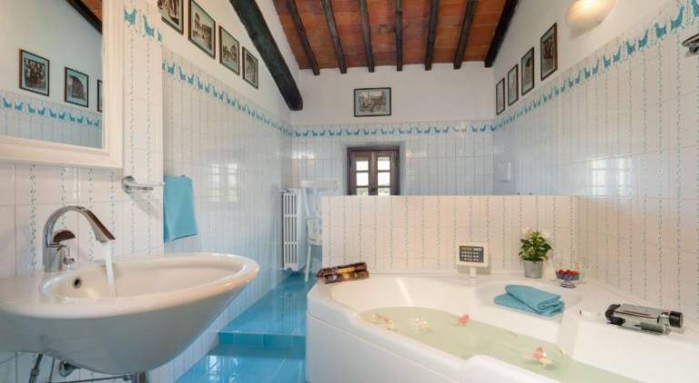 Pleasant villa with hot tub & pool | Pets are welcome — photo 2