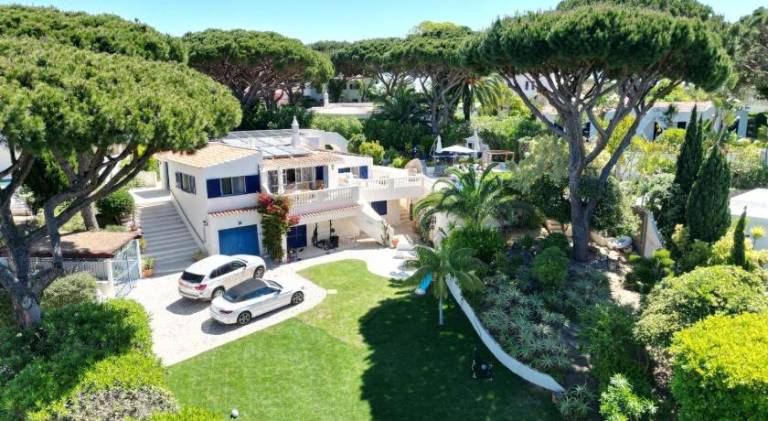 Villa with yard, terrace & private pool | Perfect for remote work in Loulé
