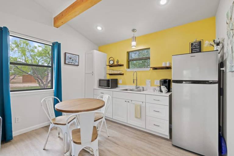 Vacation home with hot tub & terrace — photo 4