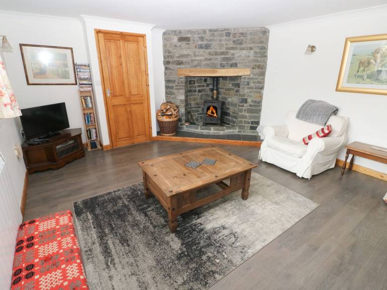 Cottage with garden — photo 5