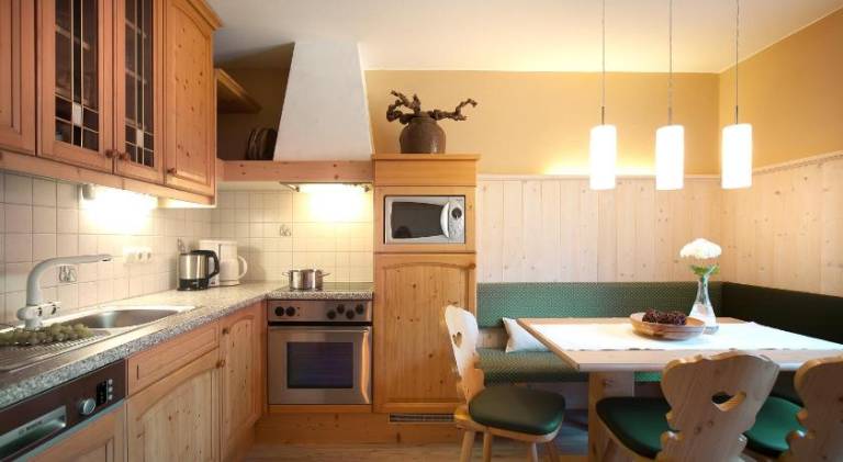 Holiday apartment with yard — photo 4