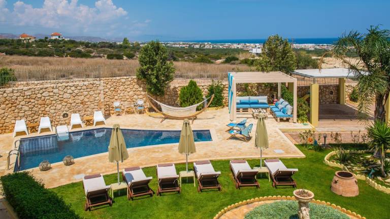 Sunshine Villa with Private Pool by Checkin — photo 4