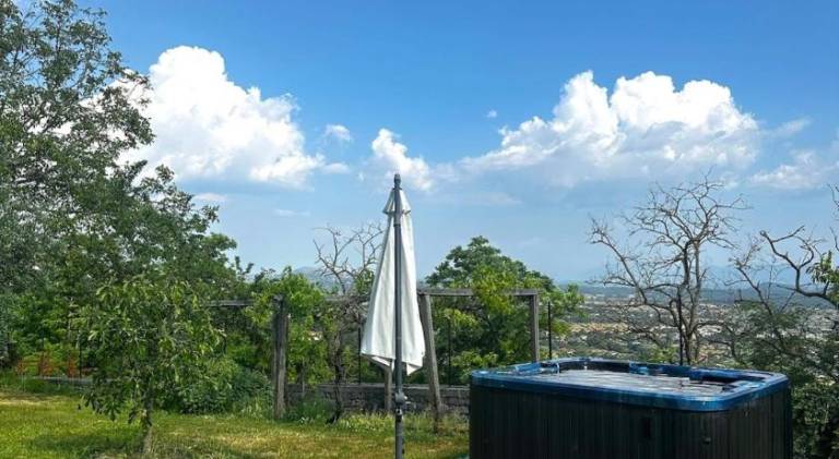 Holiday apartment with jacuzzi & yard in Frosinone