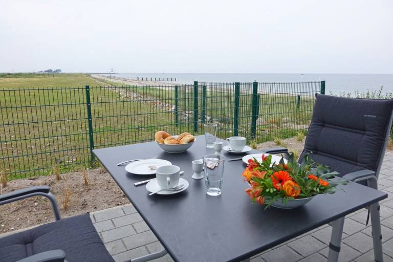 Austernfischer - waterfront, accessible, terrace, fireplace, shower room in Flensburg
