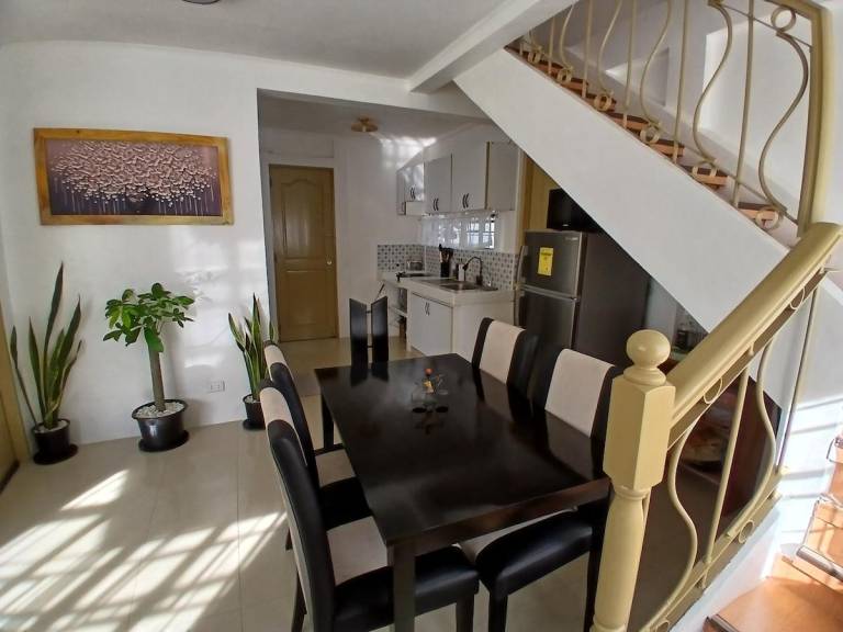 Lovely vacation home with yard, barbeque & patio | Pets allowed — photo 5