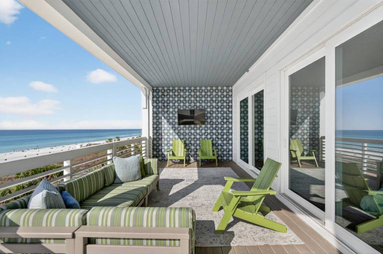 Vacation home with private pool, fast internet & grill | Beach view — photo 4