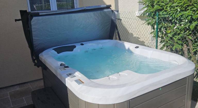 Vacation home with 1 room for 6 persons in Loches