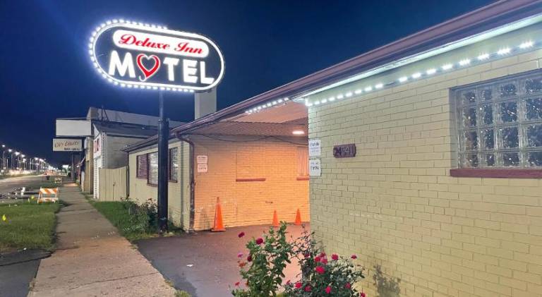 Deluxe Inn Motel in Detroit, MI