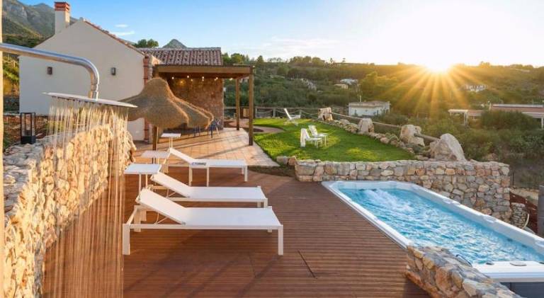 Villa with jacuzzi & pool — photo 4