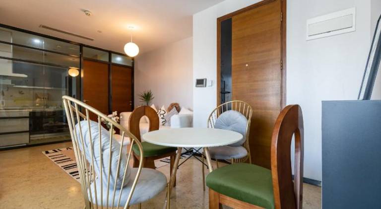 Serviced apartment with terrace & pool | Pet-friendly — photo 4