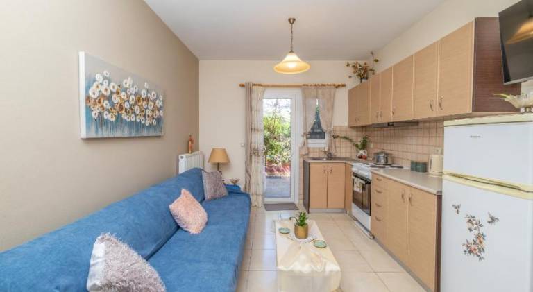 Apartment with yard & patio | Suitable for remote work | Pet-friendly — photo 3
