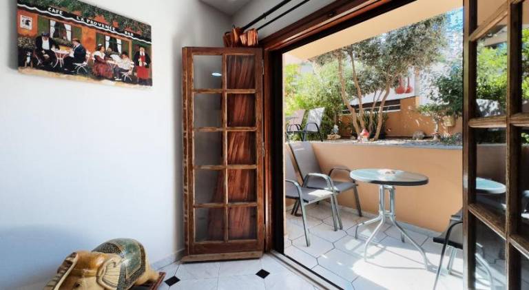 Rental apartment with yard — photo 3