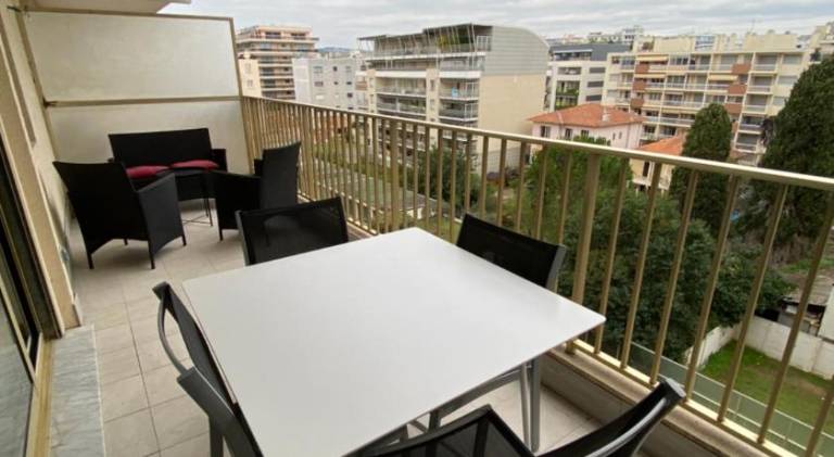 Apartment with terrace — photo 3