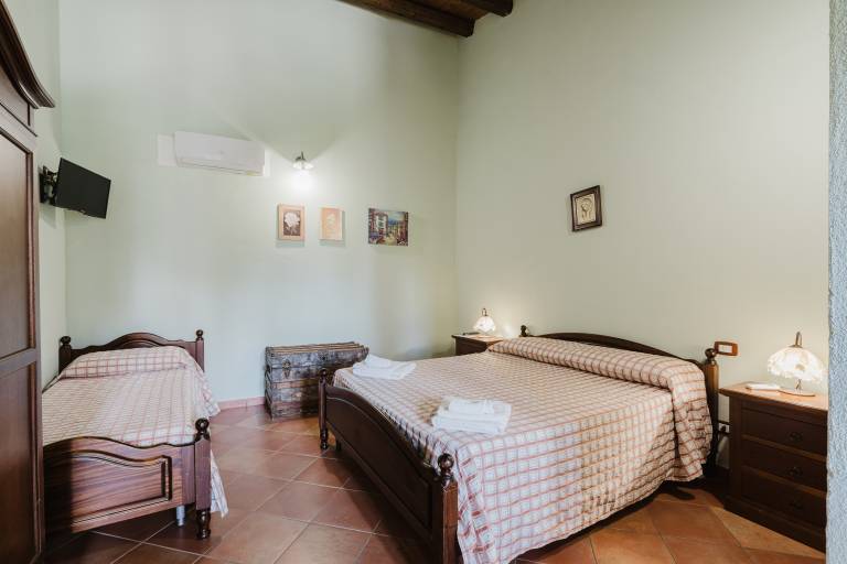 Agriturismo Ponte Calatrasi Room 'Relax 15' with shared pool, Wi-Fi and air conditioning — photo 2