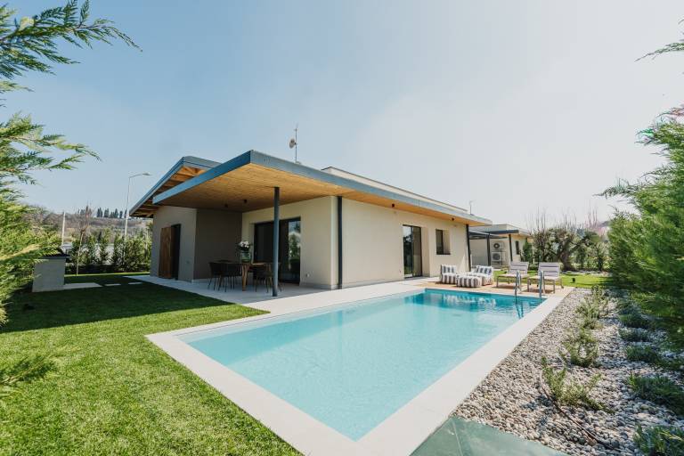 Villa with barbecue, terrace & private pool | Mountain view — photo 2
