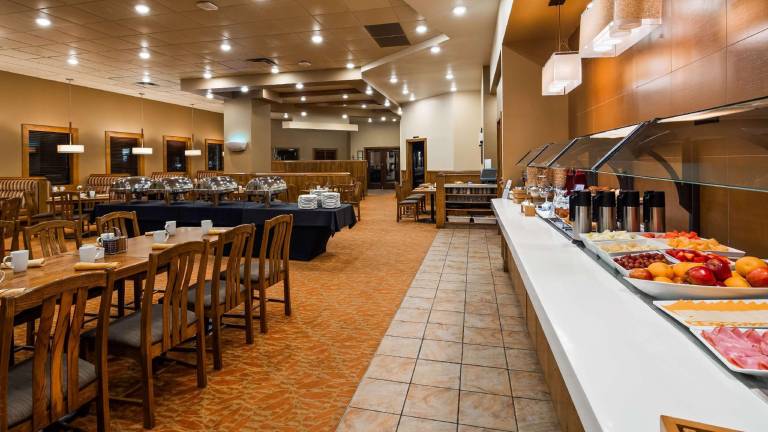 Best Western Plus Winnipeg Airport Hotel — photo 4