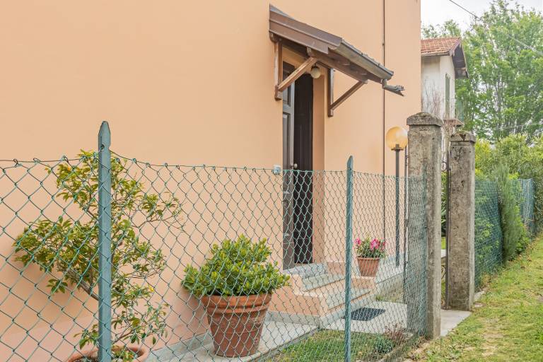 Family-oriented rental apartment with yard | Garden view | Pets are welcome — photo 3