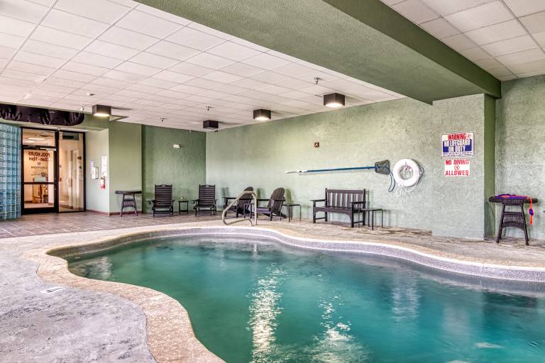 Downtown Pigeon Forge Resort Pool Pet Friendly WiFi — photo 3