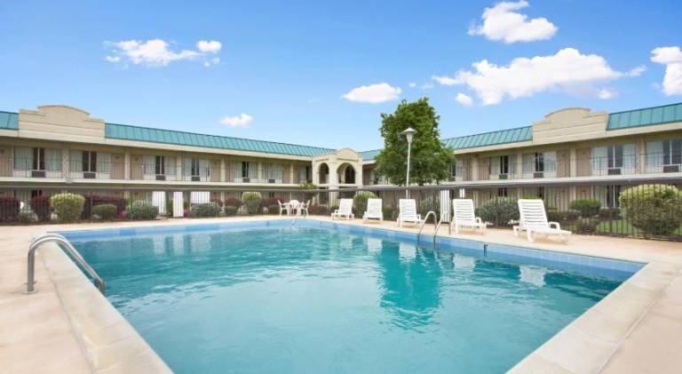 Baymont by Wyndham Emporia VA — photo 3