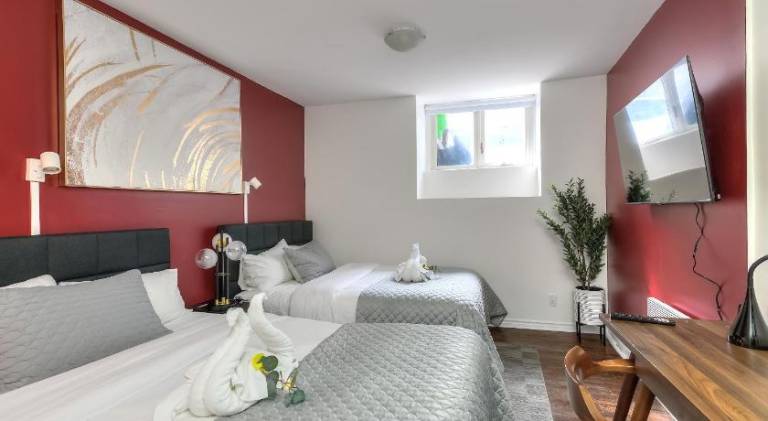 Apartment | Close to Notre-Dame Basilica | Pets are welcome — photo 2