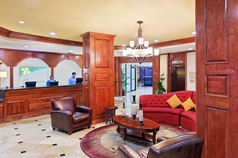 Holiday Inn Express Dallas Market Center By IHG — photo 5