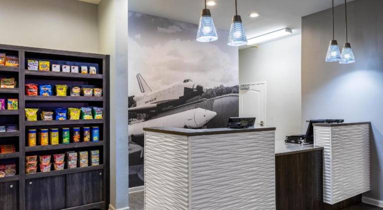 La Quinta Inn & Suites by Wyndham Huntsville Airport Madison — photo 5
