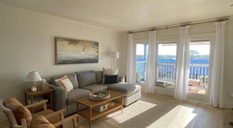Apartment with pool & hot tub — photo 2