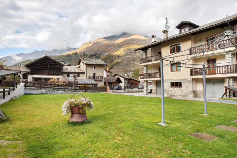 Apartment 'La Casa Vacanze Portigliatti' with Mountain View, Private Terrace and Wi-Fi — photo 4