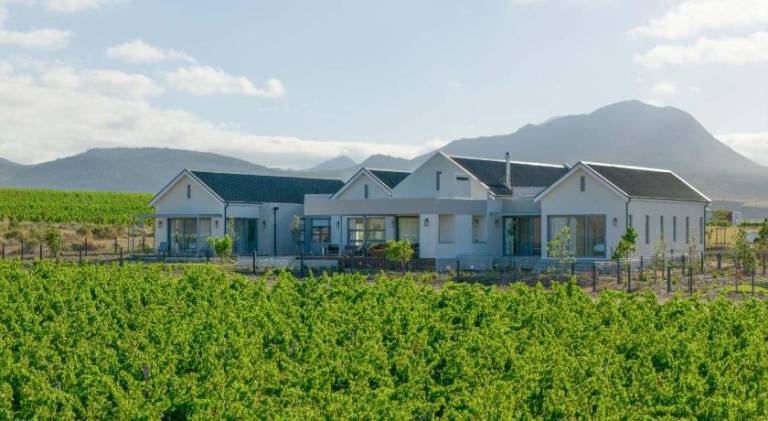 2056 m&sup2; Villa