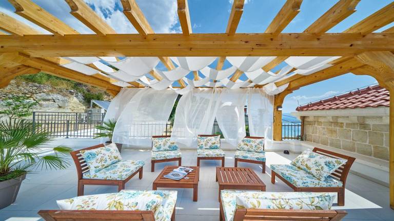 A luxury five-star stone residence in Jesenice — photo 5
