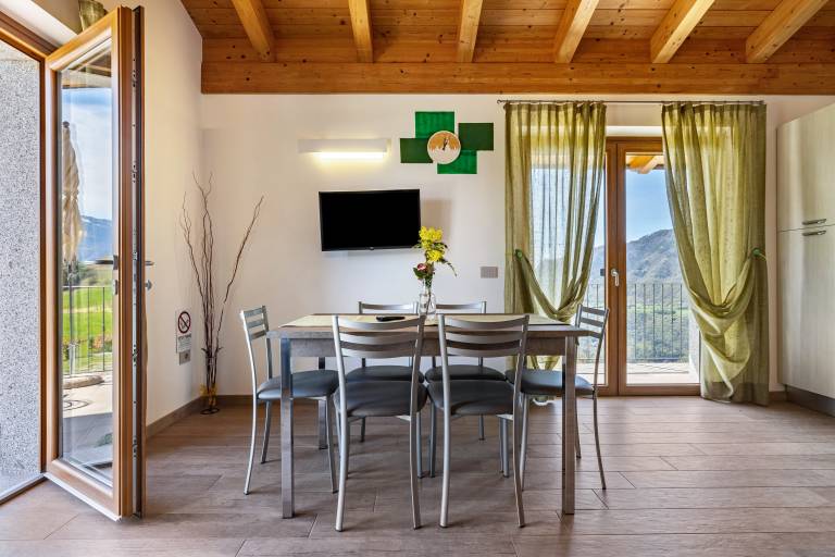 Apartment Bocca Nevese Pino with Lake View, Garden & Wi-Fi — photo 4