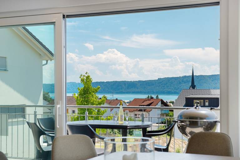 Aura Holiday Home with Lake View, Alpine Panorama, Terrace, Balconies, Garden & Wi-Fi — photo 4