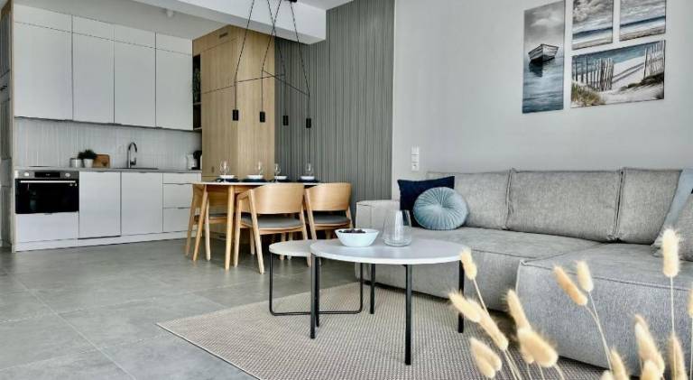 Apartment with hot tub & pool — photo 2