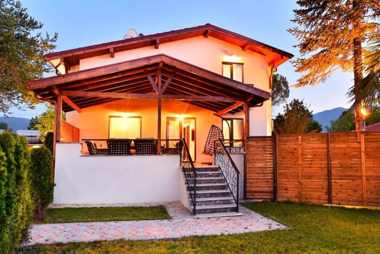 Villa with pool, barbecue & garden | Water view | Suitable for remote work — photo 3
